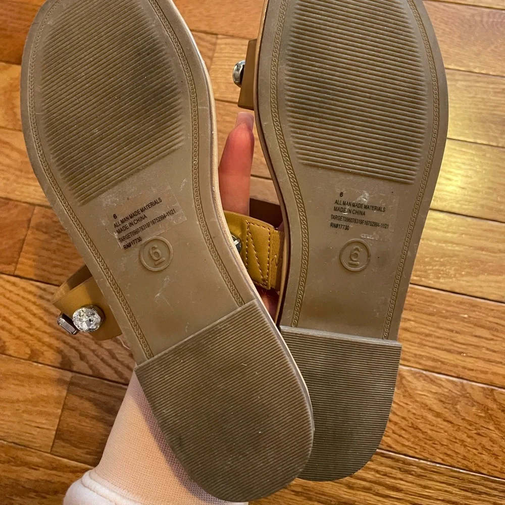 Universal Thread/A New Day Bundle of 3 Sandals - Picture 4 of 8